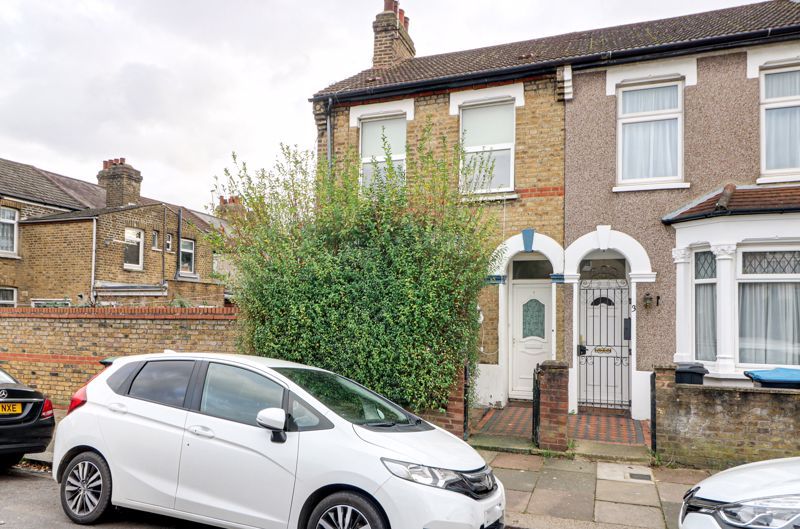2 bed terraced house for sale in Hinton Road, Edmonton N18 Zoopla