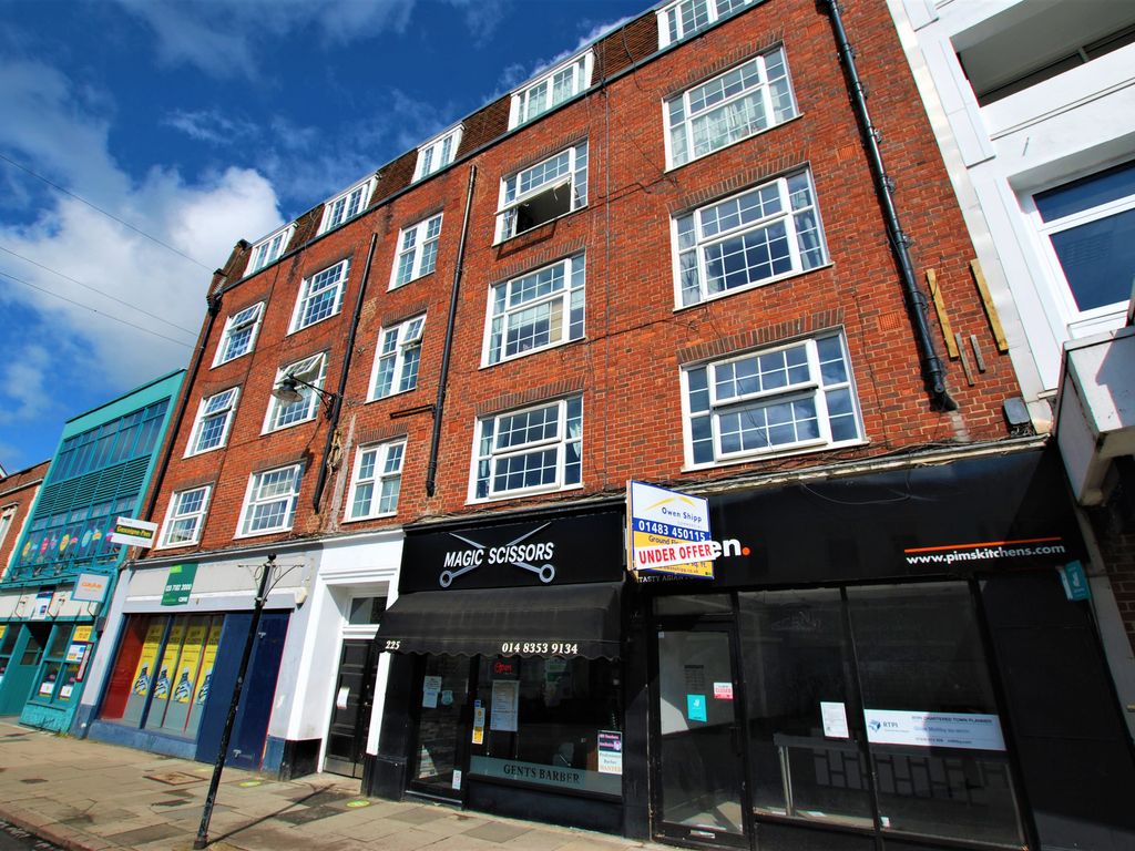 Studio to rent in High Street, Guildford, Surrey GU1, £950 pcm Zoopla