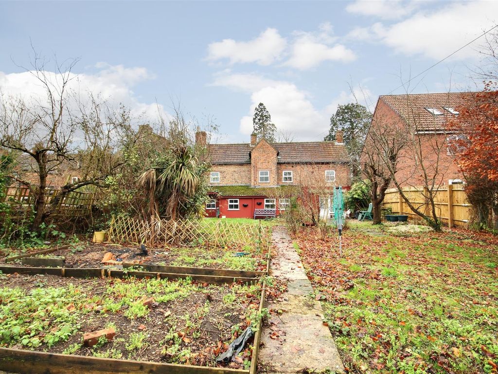 4 bed end terrace house for sale in Bristol Road, Cambridge, Gloucester