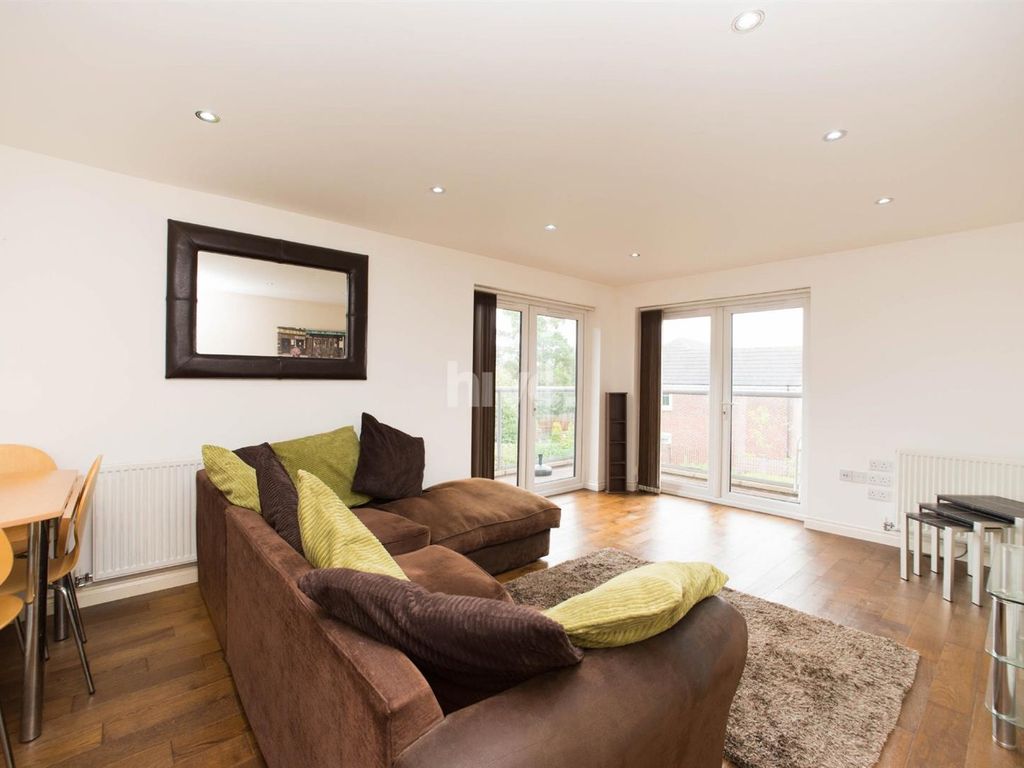 2 bed flat to rent in Charlton Court, Manor Park, Benton NE7, £850 pcm