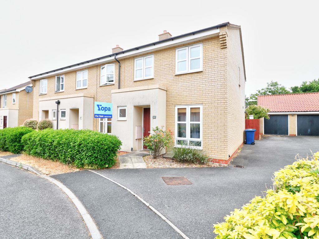 3 bed end terrace house for sale in Stokes Drive, Godmanchester