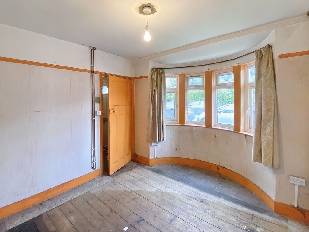 3 bed semidetached house for sale in Englands Lane, Loughton IG10, £