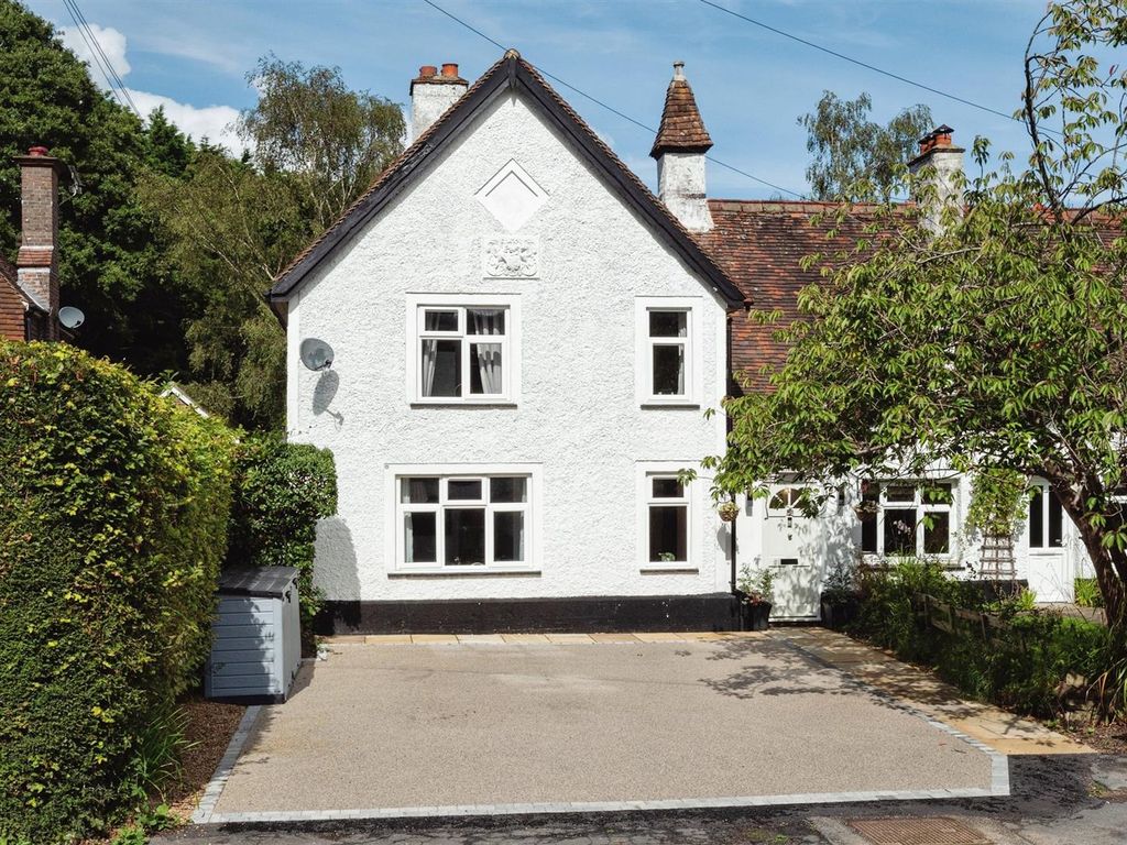 3 bed semidetached house for sale in Eridge Road, Crowborough TN6, £