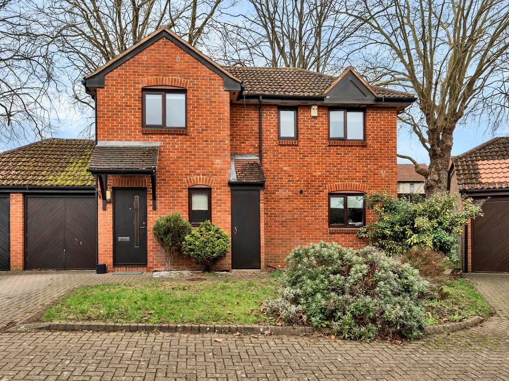 3 bed detached house for sale in Stonefield Park, Maidenhead SL6 Zoopla