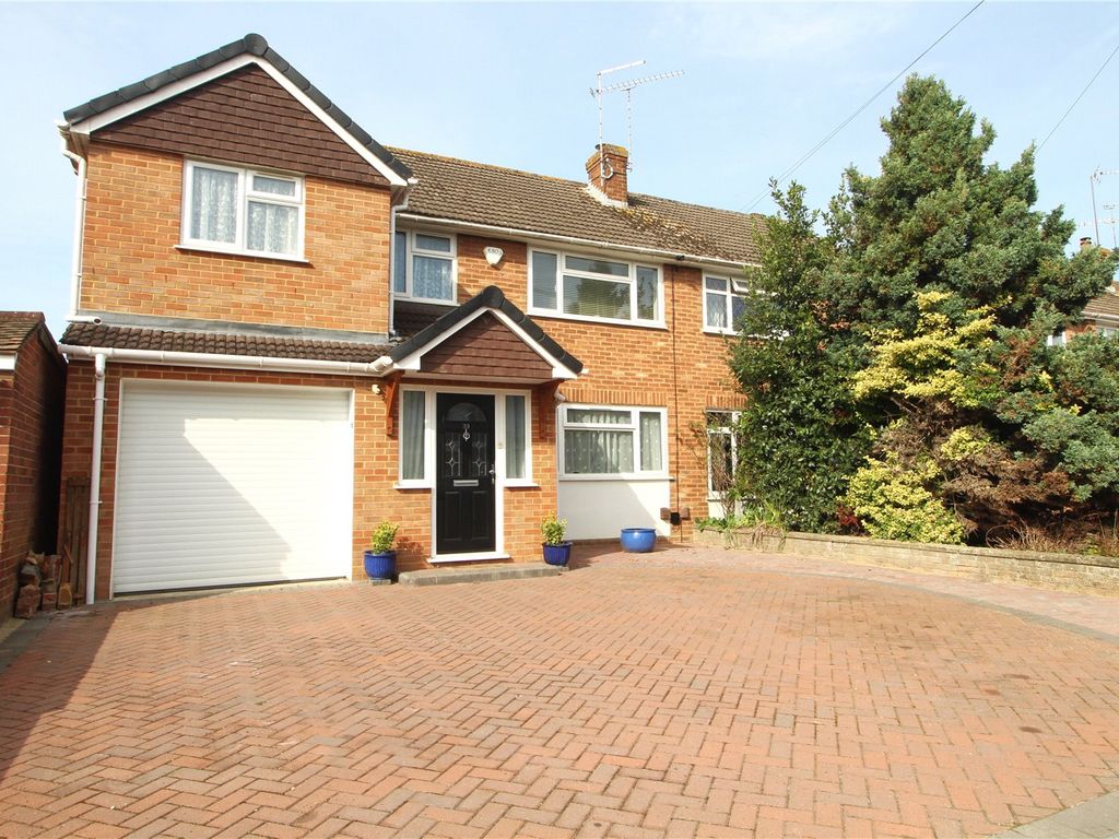 3 bed semidetached house for sale in Field Way, Aldershot, Hampshire
