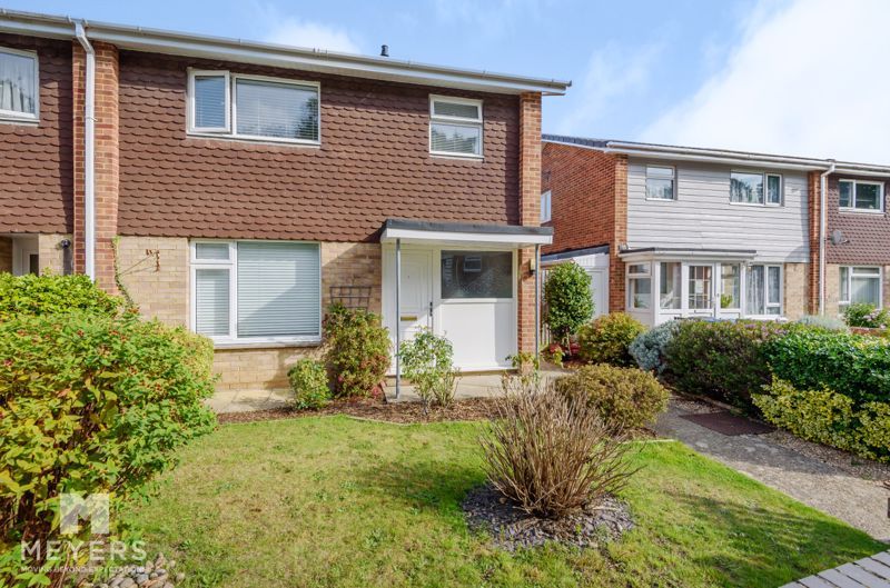 3 bed end terrace house for sale in Dale Close, Oakdale, Poole BH15