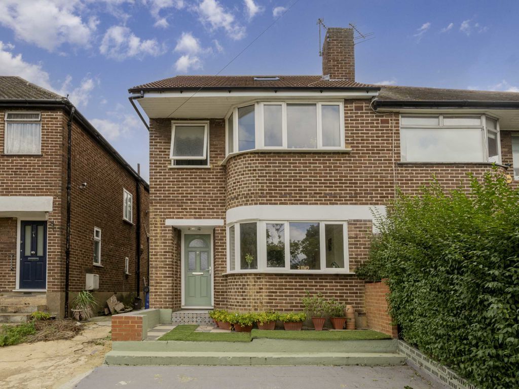 5 bed semidetached house for sale in Engel Park, London NW7, £900,000