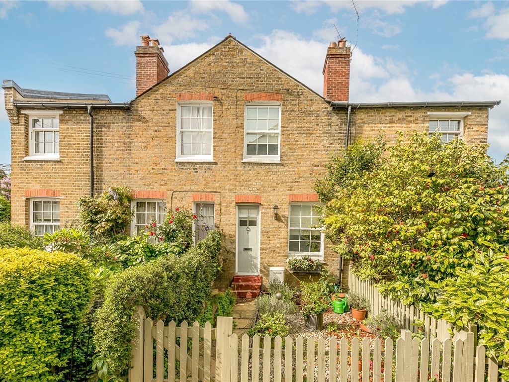 2 bed terraced house for sale in Church Walk, Weybridge KT13, £500,000