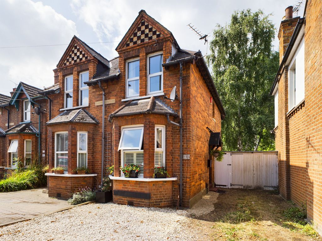 2 bed semidetached house for sale in New Haw Road, Addlestone, Surrey