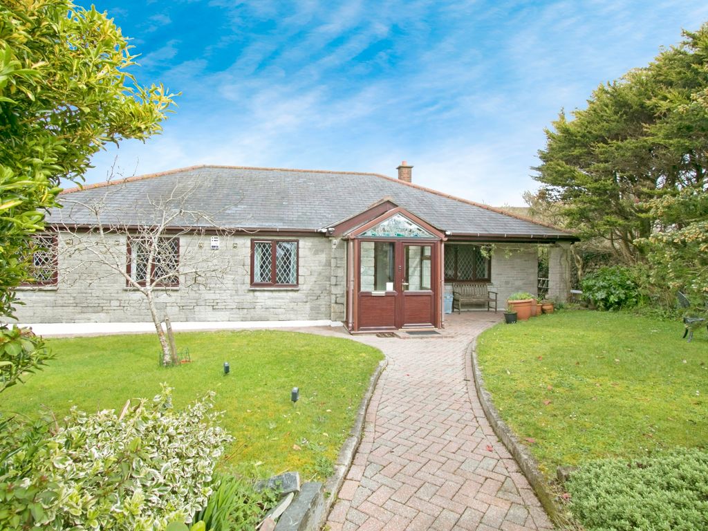 4 bed bungalow for sale in Cadogan Road, Camborne, Cornwall TR14, £