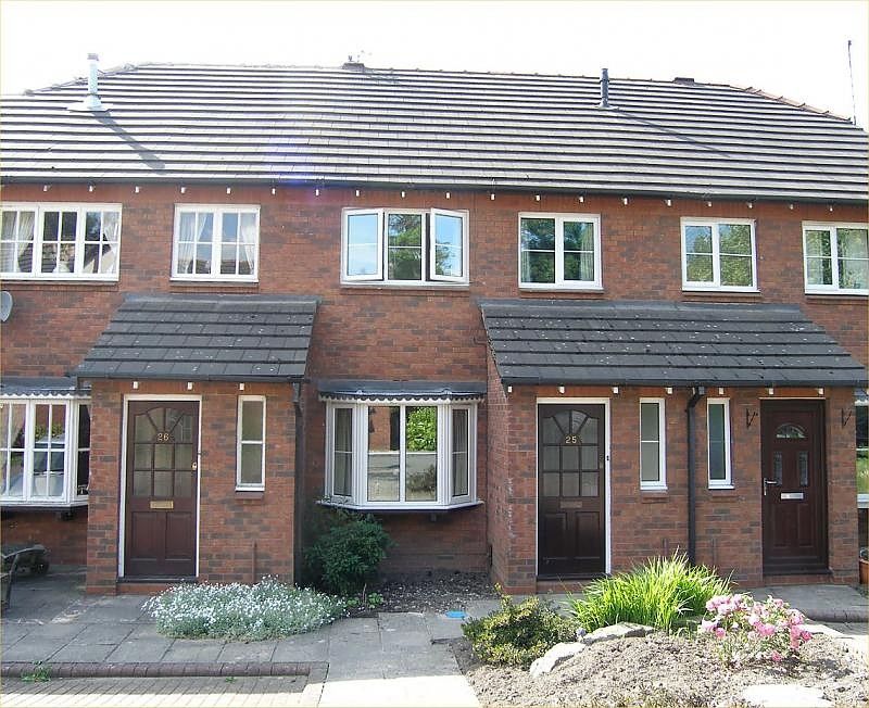 3 bed mews to rent in Sutton Close, Macclesfield SK11, £1,200 pcm Zoopla
