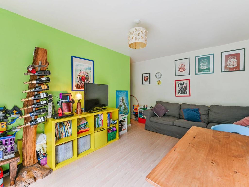 3 bed flat for sale in Wells Park Road, Sydenham, London SE26, £375,000