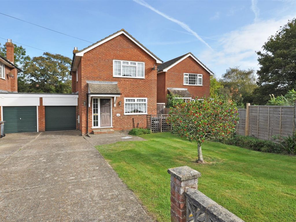 3 bed detached house for sale in Station Road, Hailsham BN27, £299,950