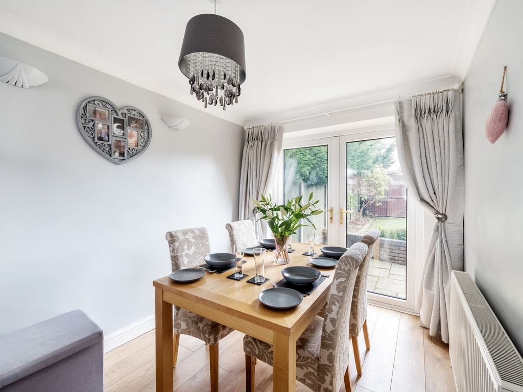 4 bed semidetached house for sale in Bala Close, StourportOnSevern