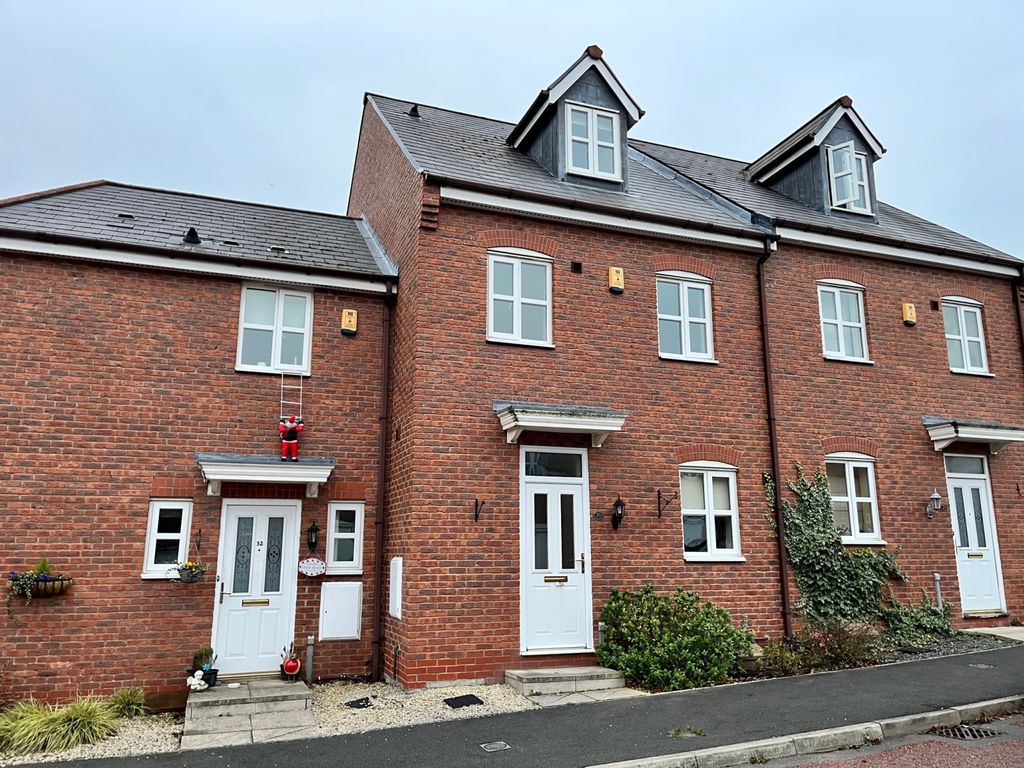 4 bed town house to rent in Wychwood Village, Weston, Crewe, Cheshire