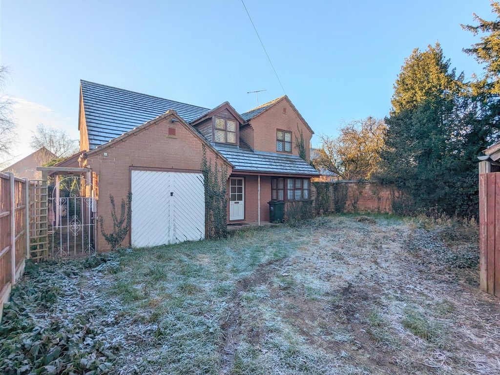 3 bed detached house for sale in Brown Square, UptonUponSevern, Worcester WR8, £350,000 Zoopla