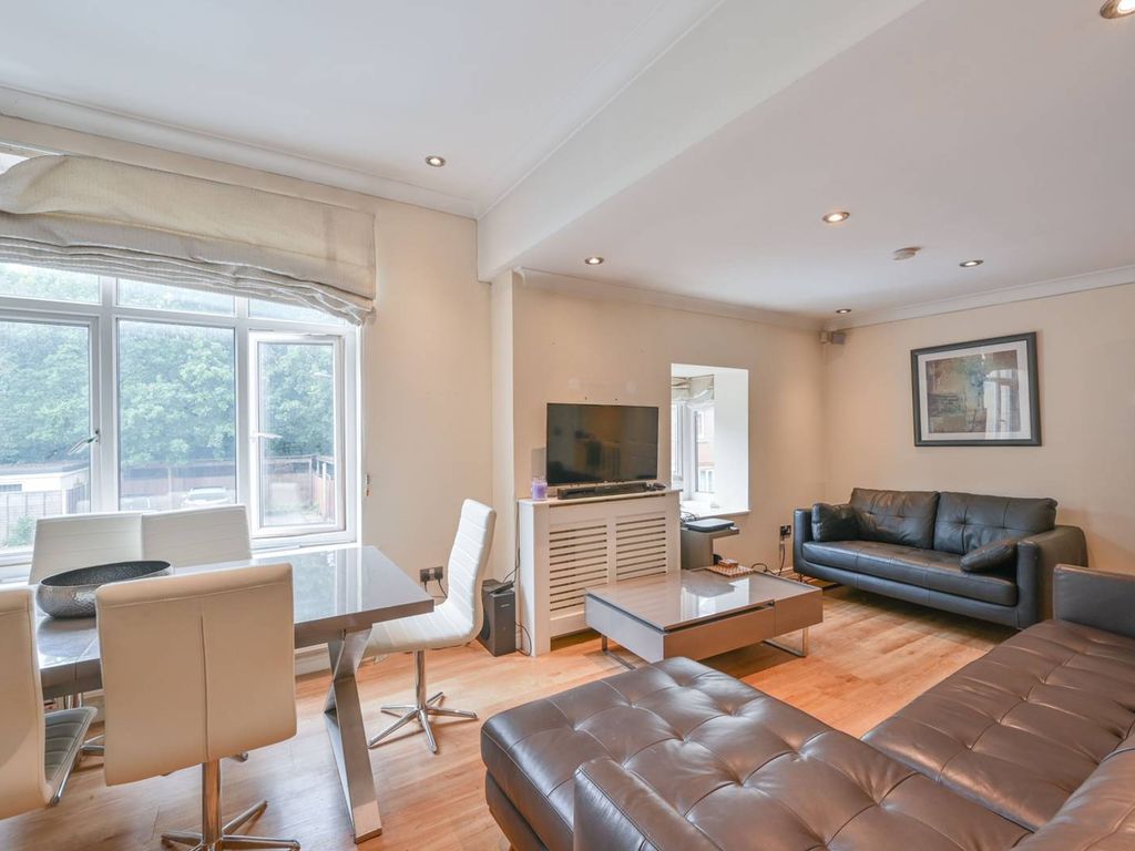 3 bed property for sale in Ross Close, Harrow, Northolt UB5, £525,000