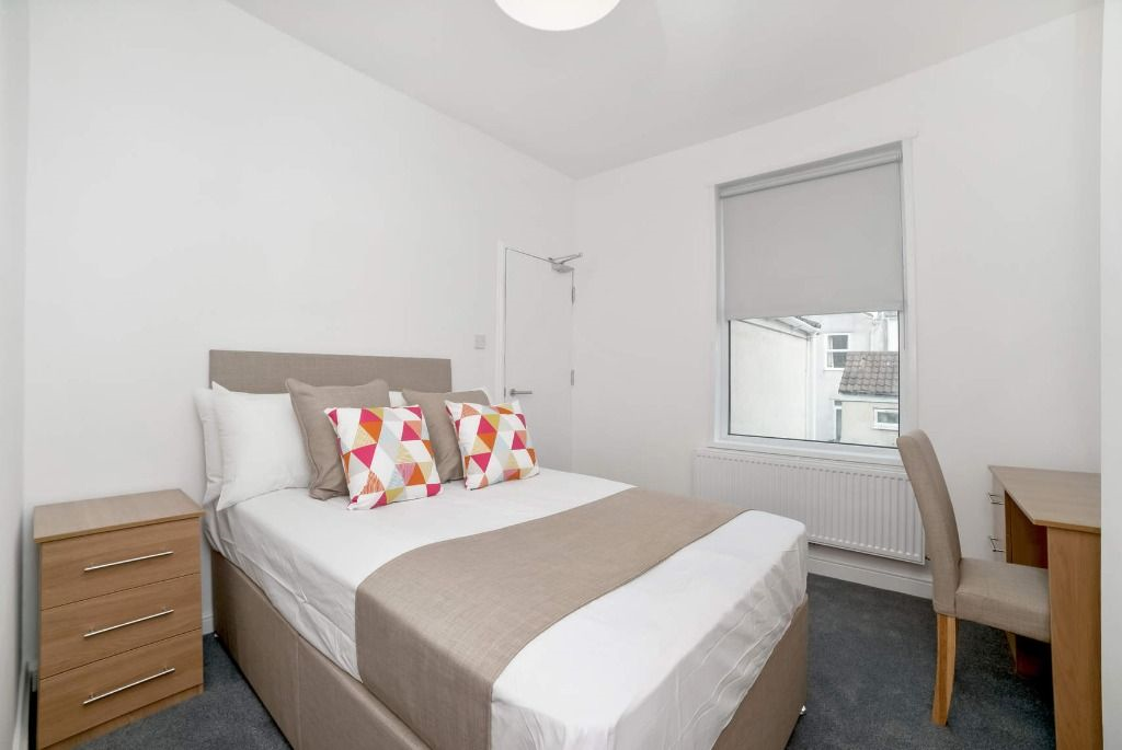 2 bed shared to rent in Euston Road, London NW1, £975 pcm