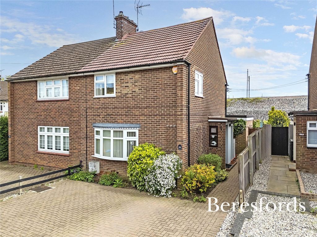 3 bed semidetached house for sale in Mountney Close, Ingatestone CM4