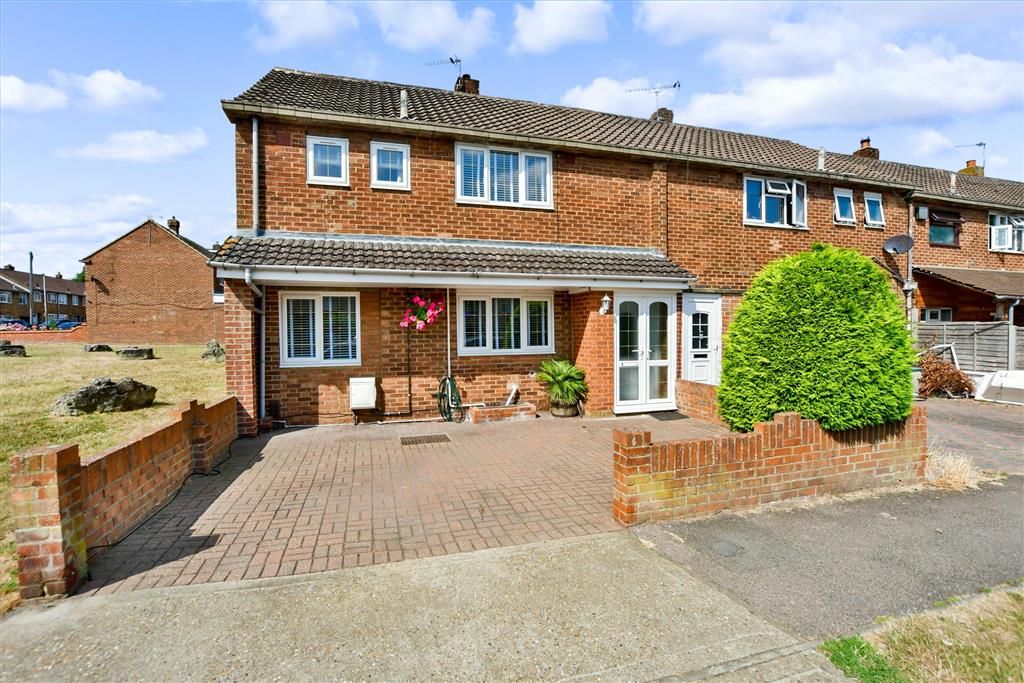 3 bed end terrace house for sale in Silverweed Road, Walderslade