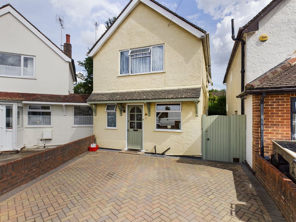 4 bed detached house for sale in Chestnut Close, Addlestone, Surrey