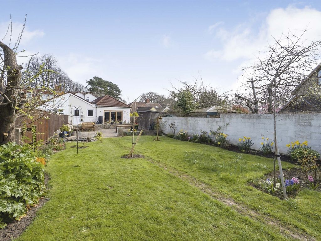 5 bed semidetached bungalow for sale in Bath Road, Longwell Green