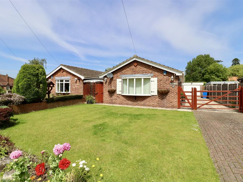 3 bed detached bungalow for sale in Old Road, HolmeOnSpaldingMoor, York YO43, £210,000 Zoopla
