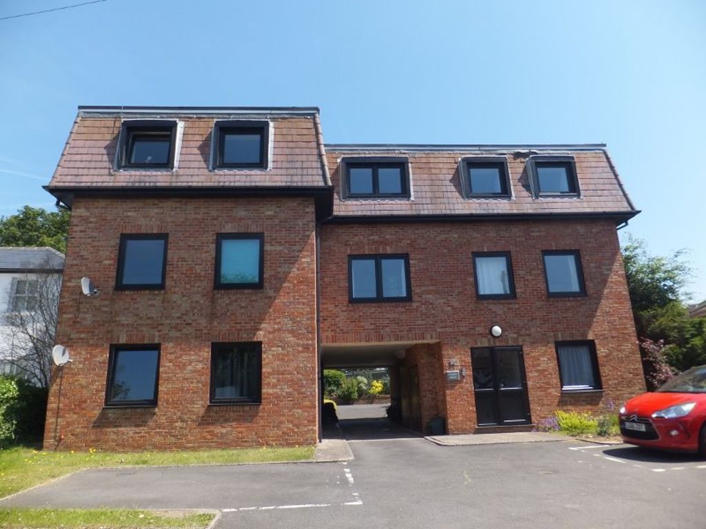 2 bed flat to rent in Bradbourne Road, Sevenoaks TN13, £1,295 pcm Zoopla