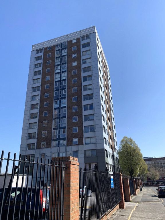 3 bed flat to rent in Bispham House, Lace Street, Liverpool L3, £1,000