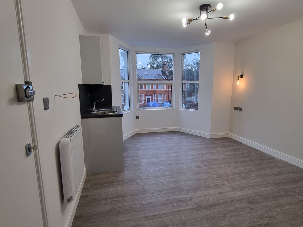Room to rent in Hither Green Lane, London SE13, £1,050 pcm Zoopla
