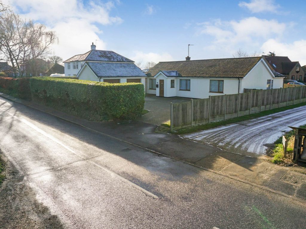 3 bed detached bungalow for sale in The Green, Freethorpe, Norwich NR13
