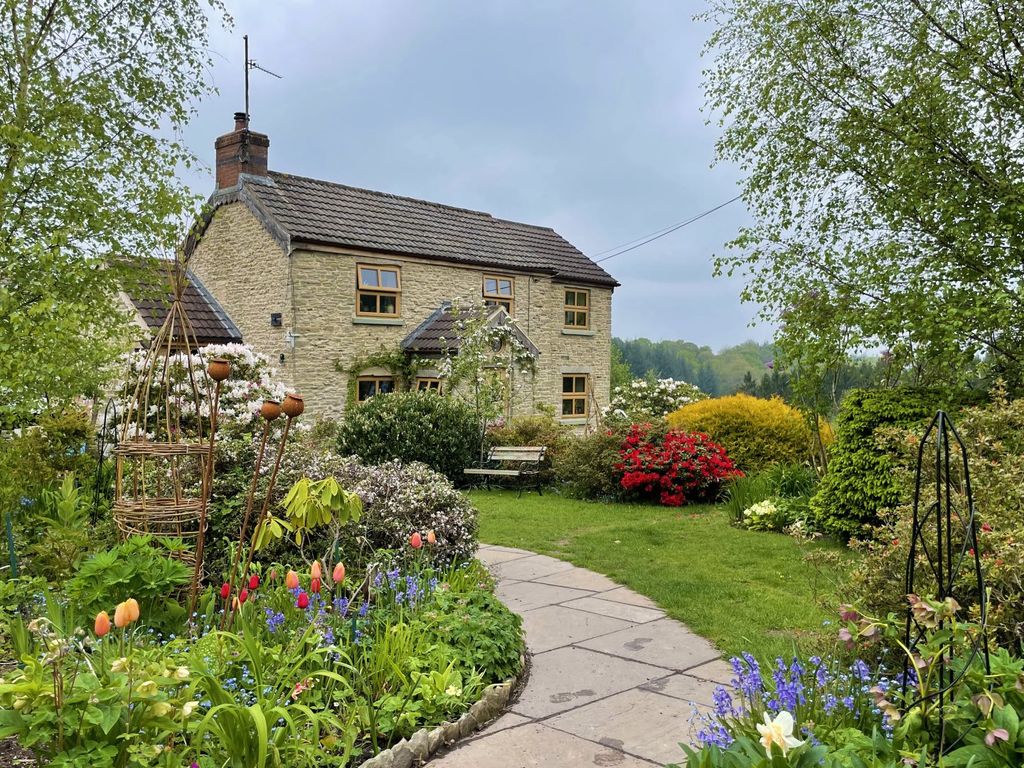 3 bed detached house for sale in Highfield Close, Bream, Lydney