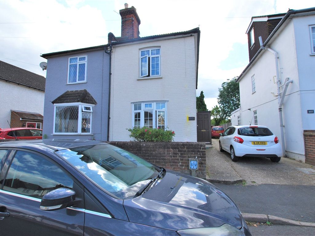 3 bed semidetached house to rent in Stoughton Road, Guildford, Surrey