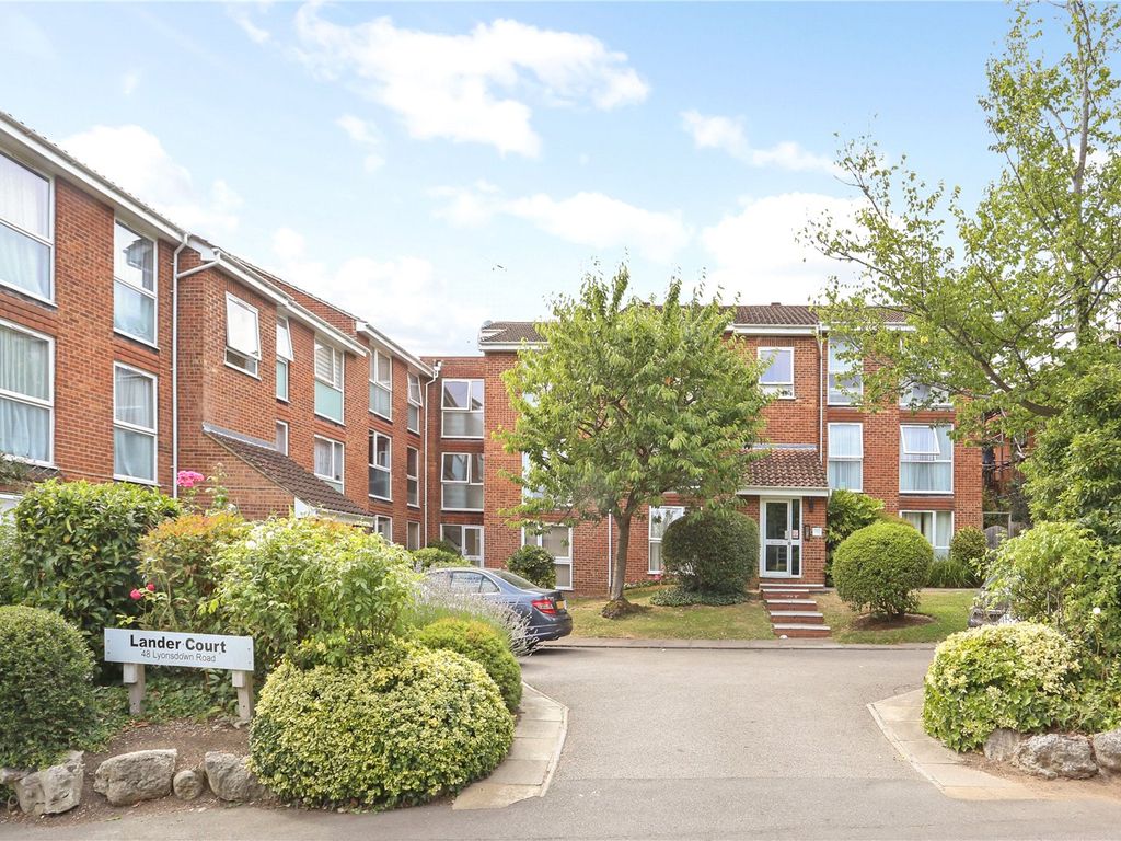 2 bed flat for sale in Lyonsdown Road, EN5, £350,000 Zoopla