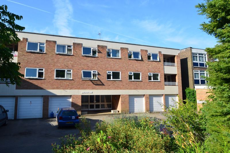 2 bed flat to rent in Filmer Grove, Godalming GU7, £1,450 pcm Zoopla