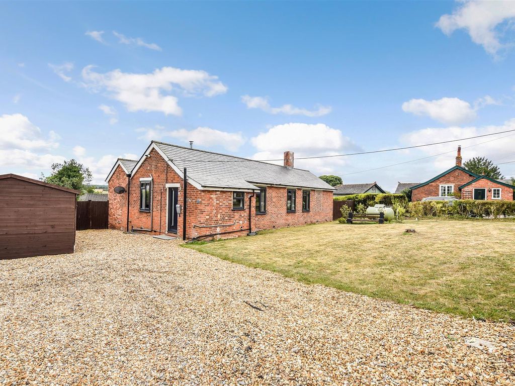 4 bed detached bungalow for sale in Elm Road, Overton, Basingstoke RG25