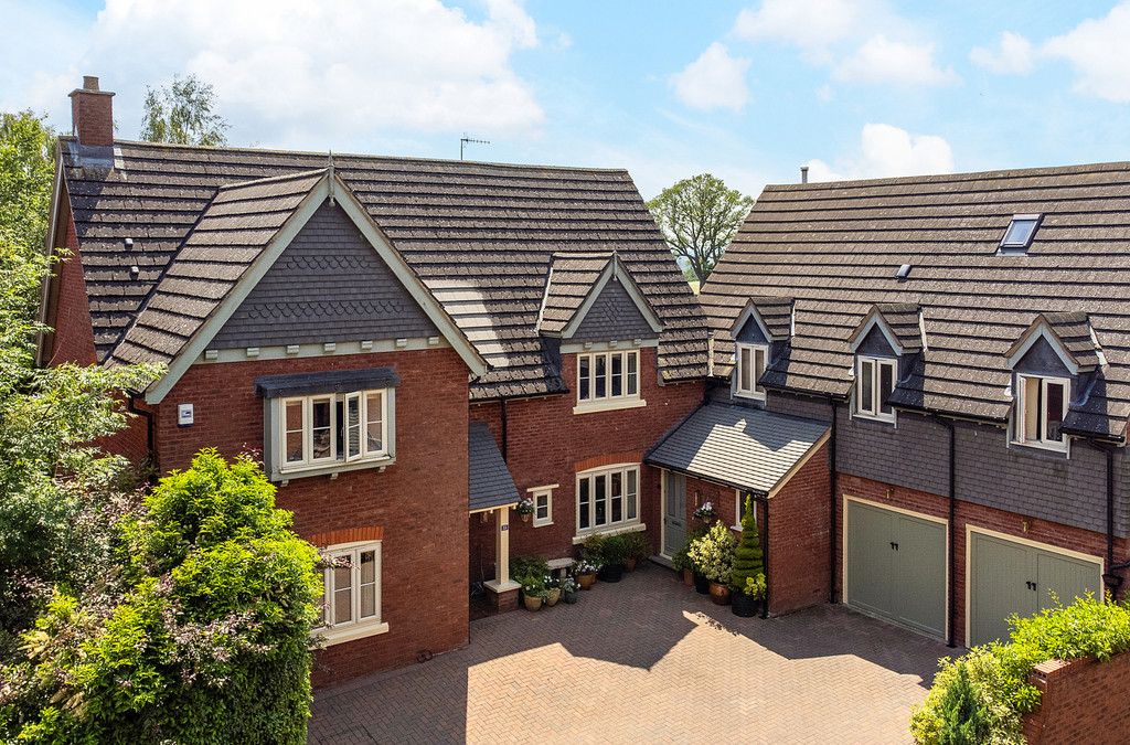 5 bed detached house for sale in Badger Brook Lane Astwood Bank