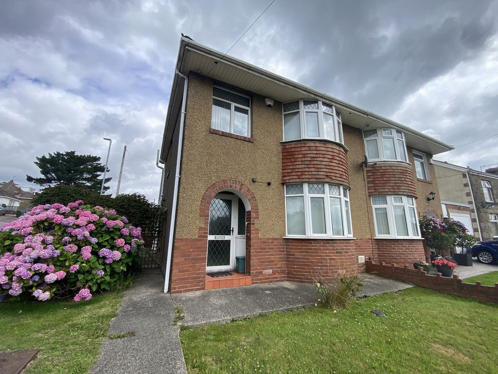 3 bed semidetached house for sale in Llanllienwen Road, Cwmrhydyceirw