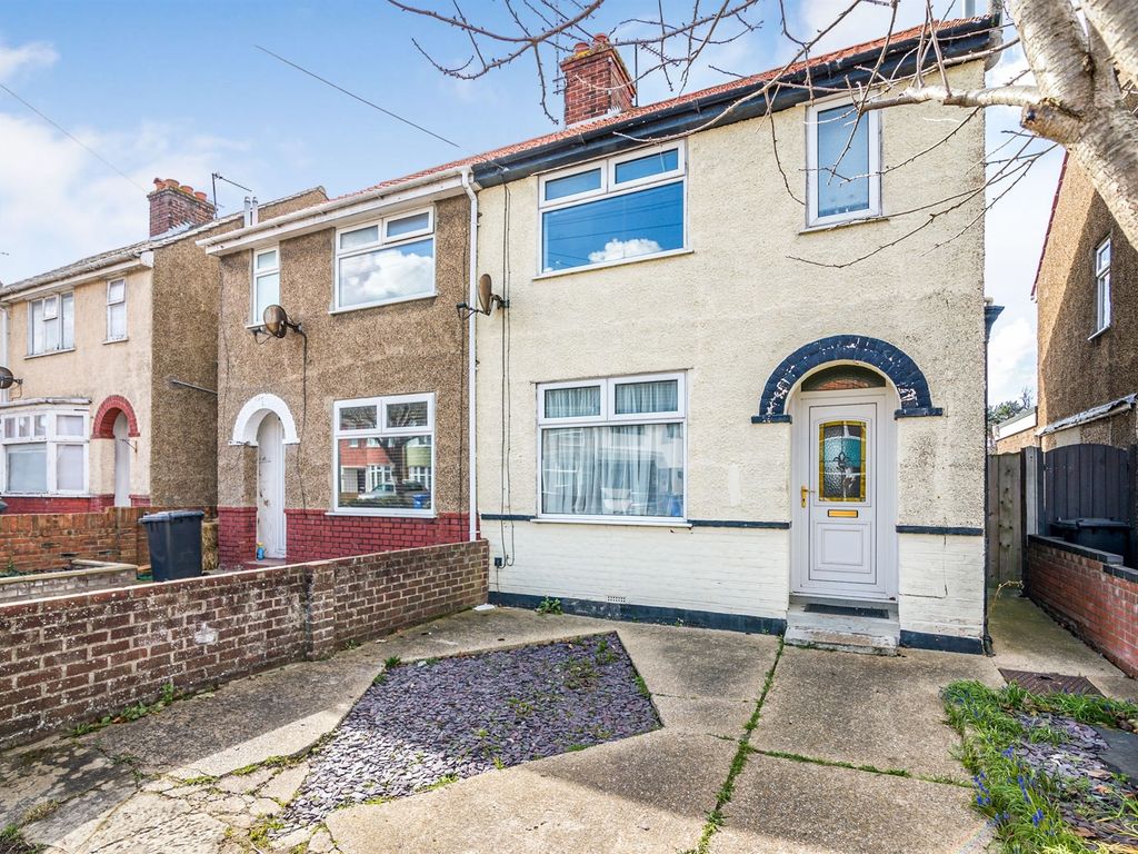 3 bed semidetached house for sale in Enstone Road, Lowestoft NR33 Zoopla