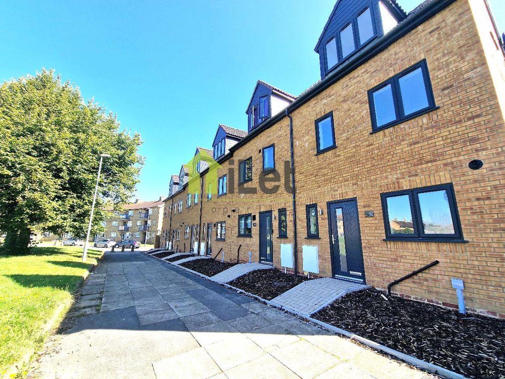 3 bed end terrace house to rent in Welland Way, Northampton NN5, £1,300