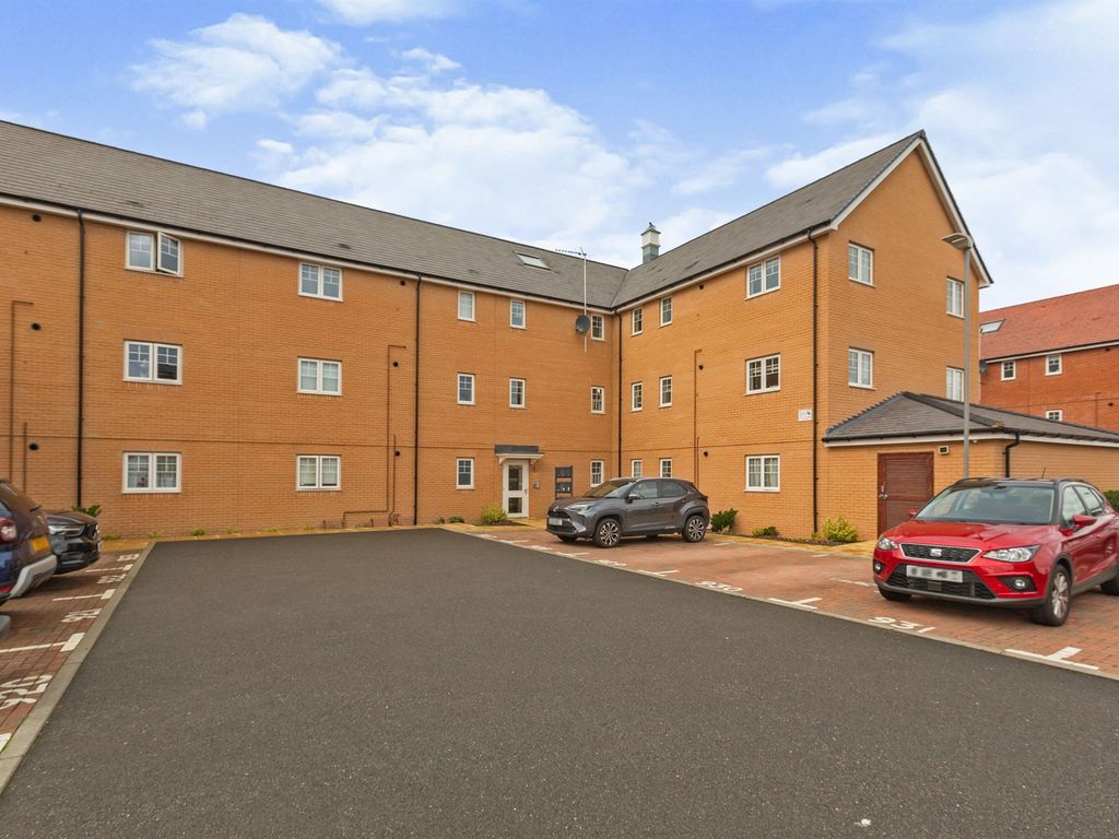Elton Close, Aylesbury HP18  