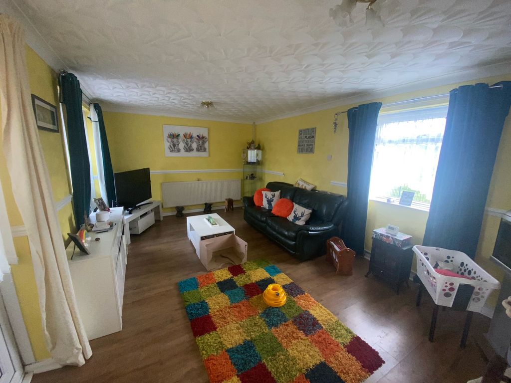 2 bed semidetached bungalow for sale in Shepherds Close, Sirhowy