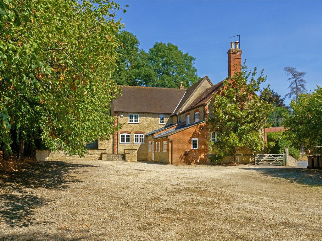 4 bed detached house for sale in Stadhampton Road, Little Milton
