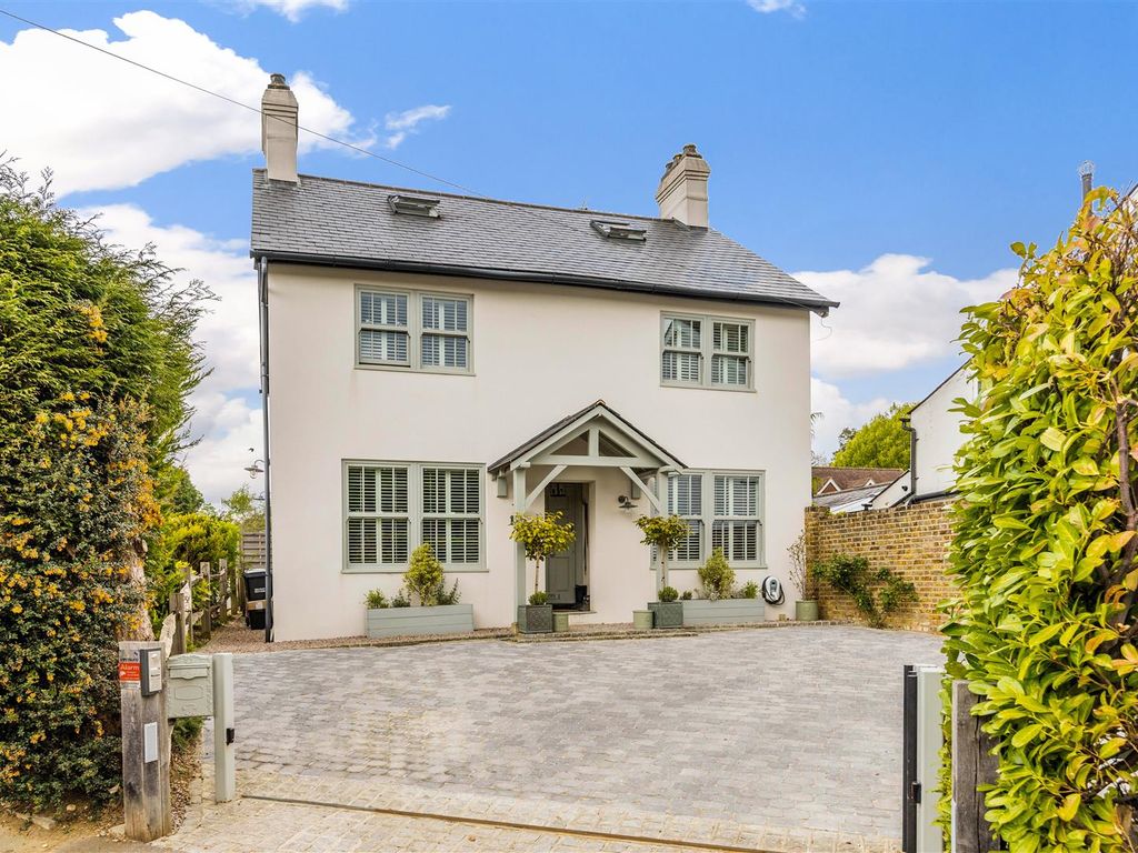 4 bed detached house for sale in Chapel Road, Tadworth KT20, £995,000