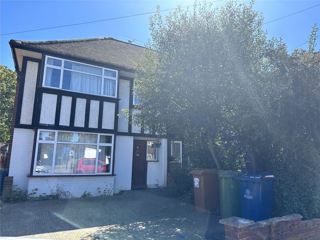 3 bed detached house to rent in Eastcote Road, Pinner, Middlesex HA5, £