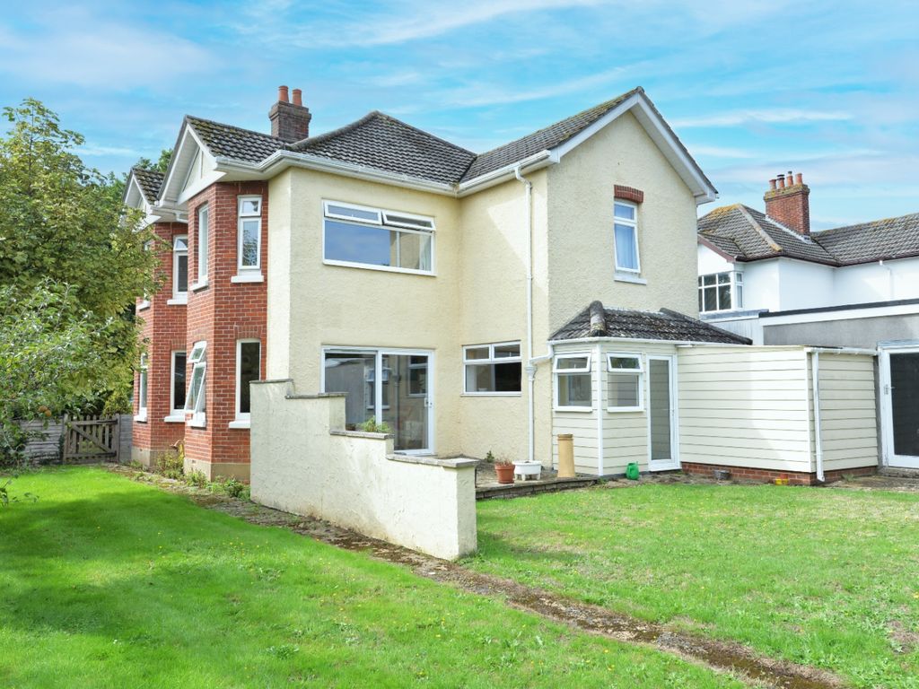 4 bed detached house for sale in York Avenue, New Milton BH25, £650,000