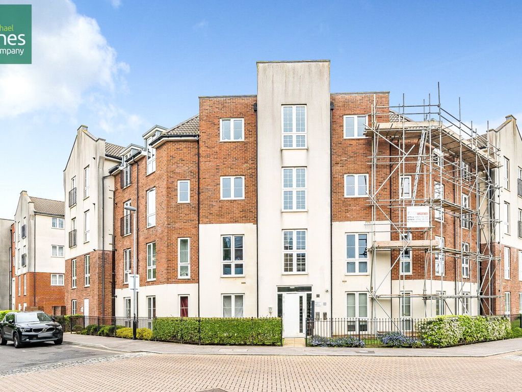 2 bed flat to rent in Stephenson Court, 19 Cambrian Way, Worthing, West