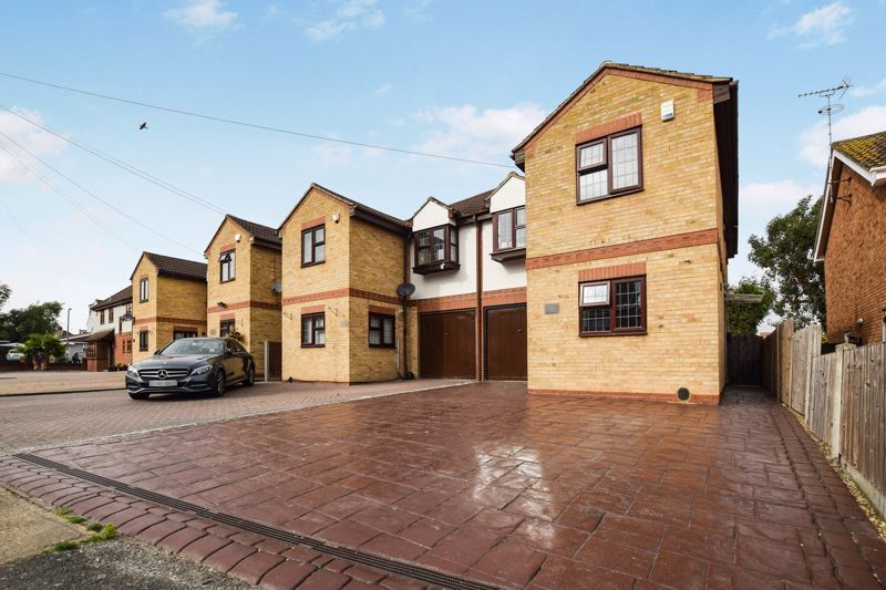 3 bed semidetached house for sale in Rayleigh Road, StanfordLeHope