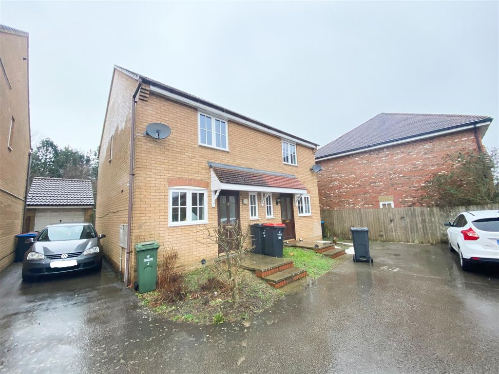 2 bed semidetached house to rent in Dandridge Court, Grange Farm