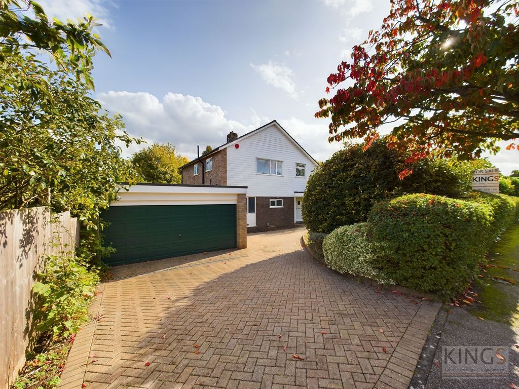 5 bed detached house for sale in Stag Green Avenue, Hatfield AL9, £